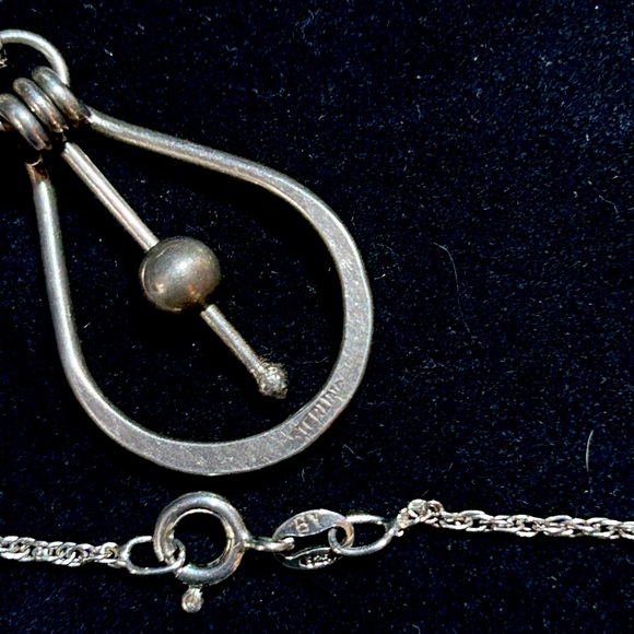 Unique Sterling Silver Pendant & Chain - Picture 2 of 4